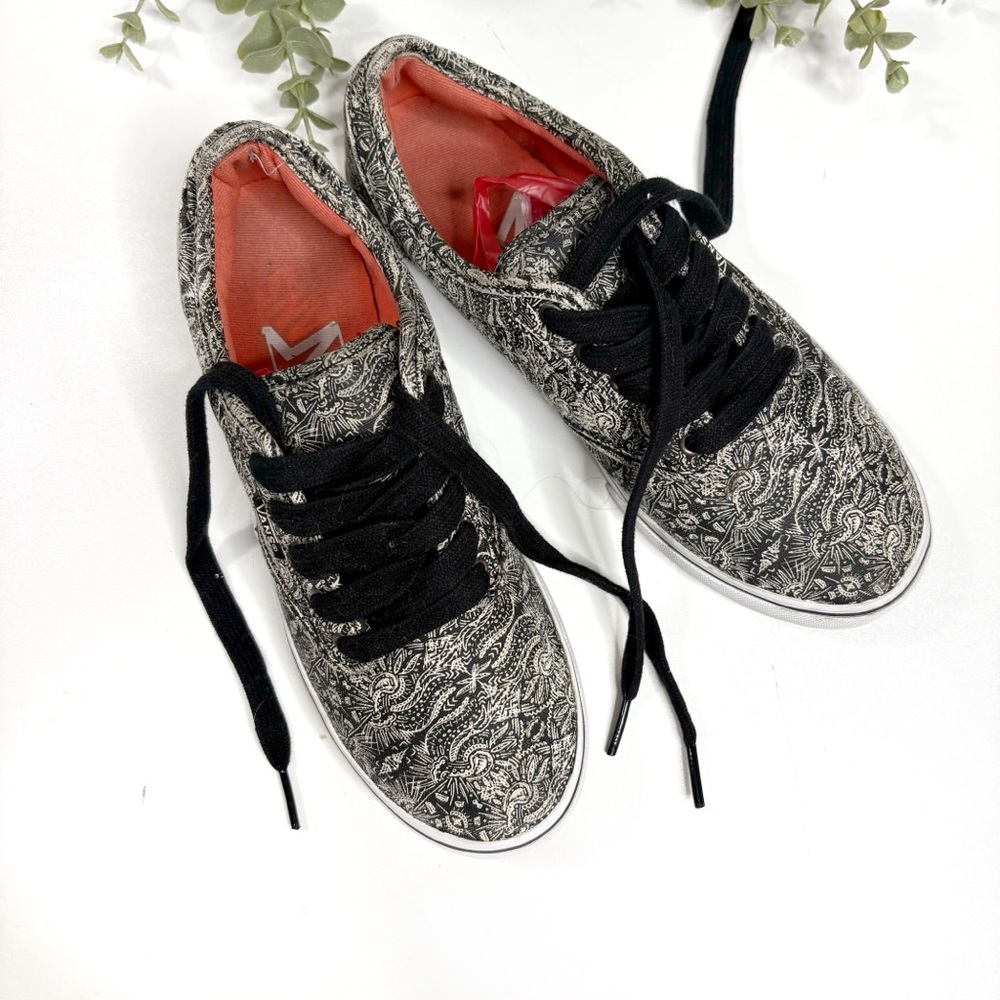 VANS • Atwood black & tan lace up sneakers